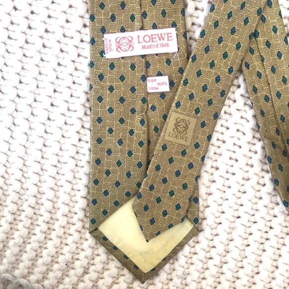 Loewe Luxury Designer Silk Patterned Tie - Picture 6 of 7